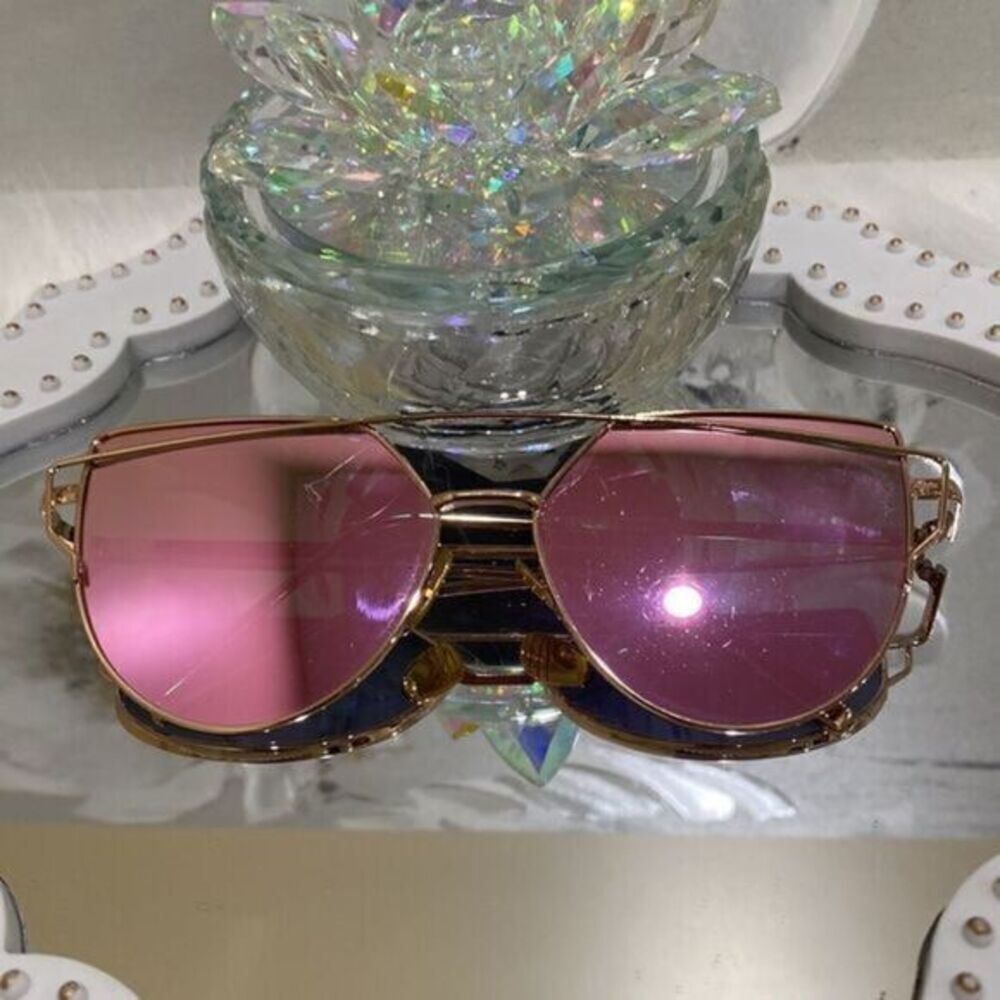 Woman’s Mirror Sunglasses